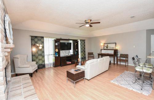 10 Minutes from IAH and Mall, Newly Rehabbed - Foto 10