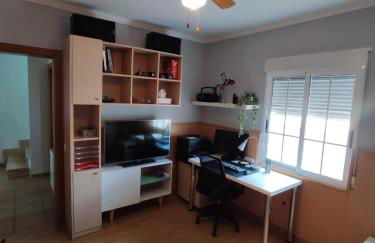 Villa Loli, Chalet con piscina, cerca de la playa y la ciudad - Photo 20