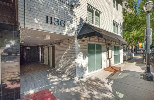 Contemporary Midtown Retreat Walk Score 93 - Foto 46