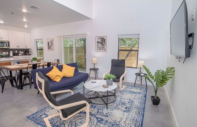 Gorgeous 3 BR 2 BA Near Amazing Downtown - Photo 13