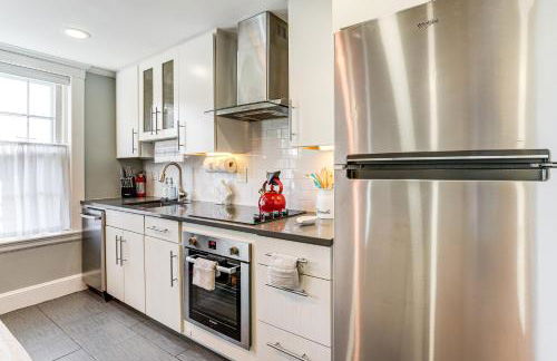 Walk to Constitution Beach Mid-Century Boston Gem - Foto 8