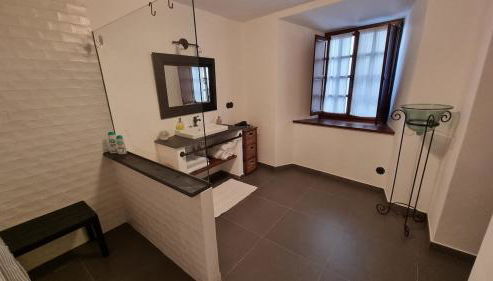 Precioso apartamento con patio centro de Castropol - Foto 4