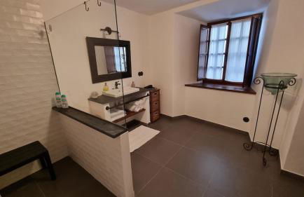 Precioso apartamento con patio centro de Castropol - Foto 4