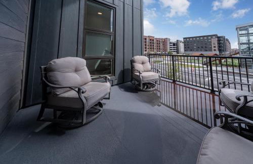 Dwntn Lux Townhome - Best Amenities- 3BD, 4BA - Photo 14