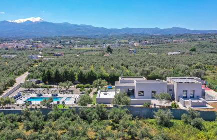 Nostra Terra Villa, 2-acre Secluded Nature Escape with Heated Pool, By ThinkVilla - Photo 17