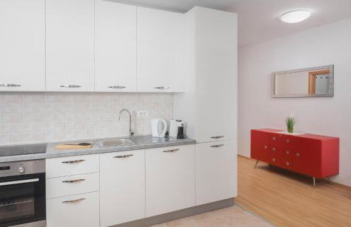 1 Bedroom Awesome Apartment In Nova Vas - Photo 6