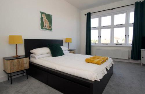 Beautiful large 3-bed coastal flat with parking. - Foto 48