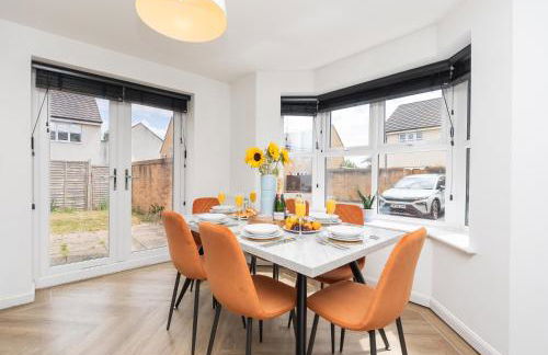 Large Modern Home, Free Parking, Families and Contractors Welcome - Foto 9