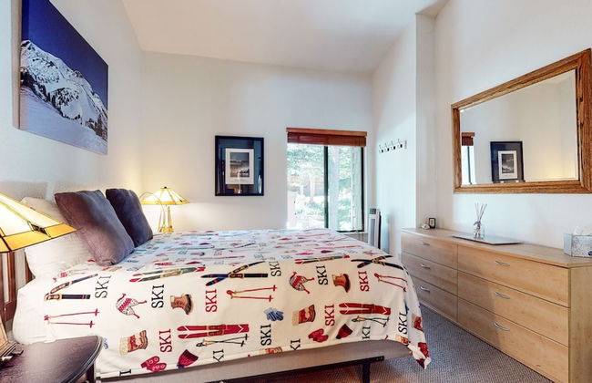 Escape to The Summit - Pool & HT Next Door - Foto 17