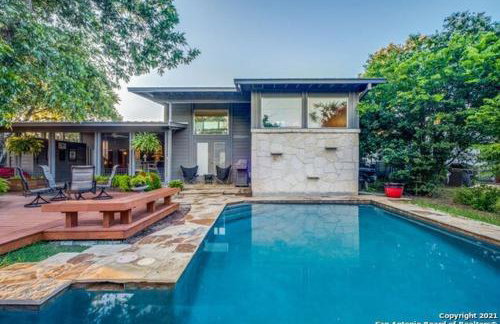 Serene POOL & Firepit in Stunning Home By Airport - Foto 6