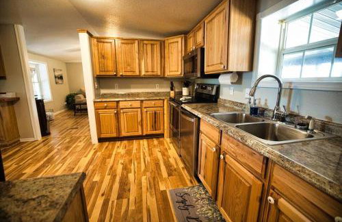 Gigi's Spacious Lakefront with Boat Ramp Access!! Newly Remodeled, Sleeps 8! - Foto 4