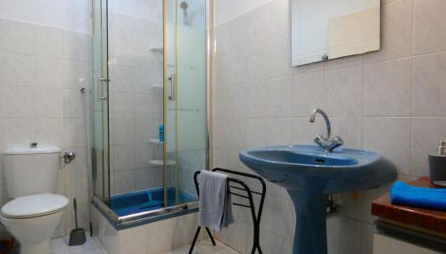 Escapade Paisible: Gîte pour 8 à Saint-Hilaire-sur-Yerre, Jardin Clos, Proche Chateaudun et Chartres - FR-1-581-131 - Foto 3