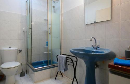 Escapade Paisible: Gîte pour 8 à Saint-Hilaire-sur-Yerre, Jardin Clos, Proche Chateaudun et Chartres - FR-1-581-131 - Foto 3