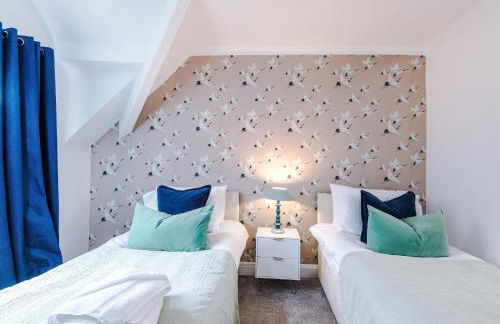 Stylish 4 Bedroom Home in Port Sunlight with 7 Beds Perfect for Business Bookings and Groups - Foto 54