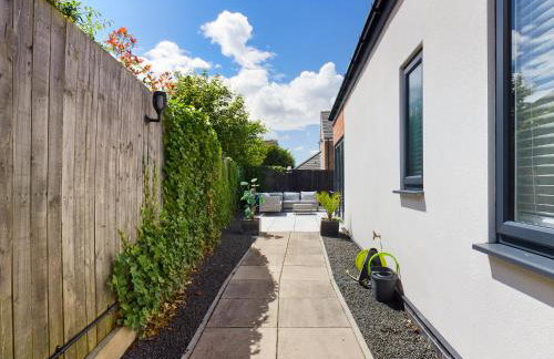 Contemporary 2 bedroom eco home with a twist - Photo 22