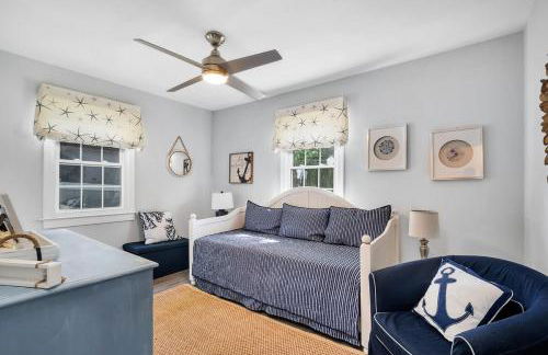 Adorable Beach Cottage - Private Beach Association - Foto 14