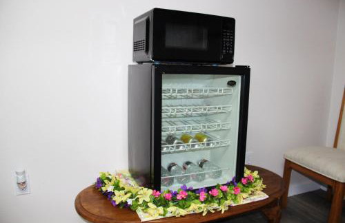 Roomy 2 bedroom 1 bath with private entrance, with fenced yard, and sports court - Foto 30