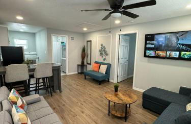 Lovely unit central location - Photo 11