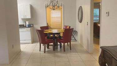 Cozy 3-BR Villa in Sun n Lake - Foto 4