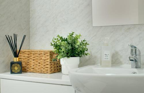 Central 3 bedroom Apartment & Free Parking- Ideal 4 long stays - Foto 15