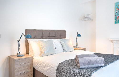 4-Bed Contractor Home - Garden - Near M4 & City - Foto 2