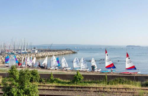 Ocean Breeze - Stunning Harbour Views from Private Balcony - Photo 23