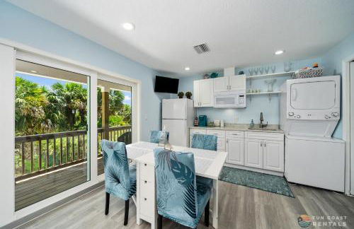 Dog Friendly Loft STEPS from Beach with Gas Barbecue Grill and Upstairs Deck! - Foto 15