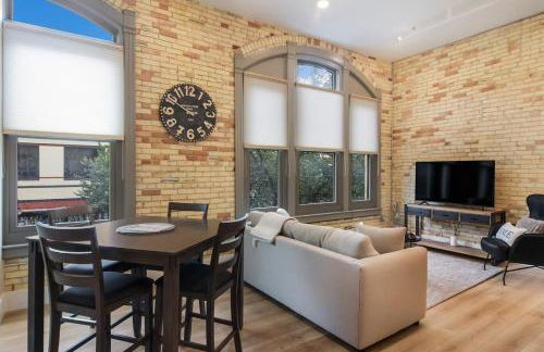 Golden Lofts Unit 4 Downtown Traverse City 2BD 2BA - Foto 1