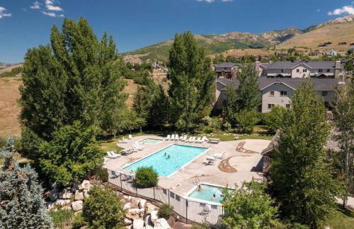 Bigfoots Alpine Retreat MH710By Powder Mtn Hot Tub - Photo 71