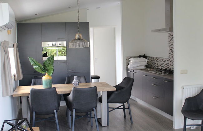 Charming Retreat for Your Escape - Photo 12