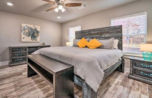 Lakefront Fort Towson Home Private Dock and 3 Decks - Foto 12