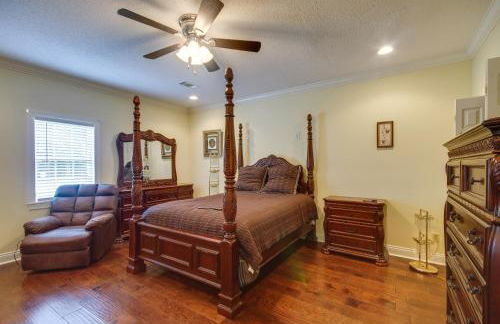 Homey Greenwood Getaway with Patio and Backyard - Foto 10