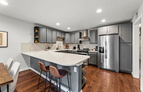 Mid-century home in Zilker with a backyard - Foto 9