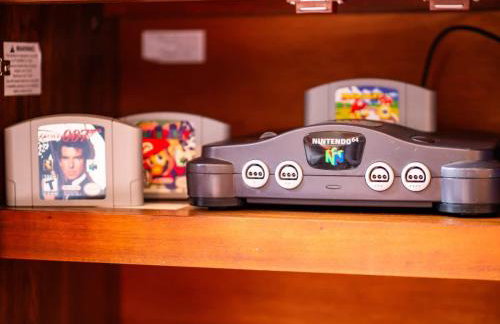 Hot Tub N64 Mins to Downtown Sleeps 8 - Foto 25