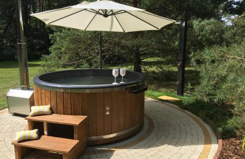 Deluxe Holiday Zdrojowa -Willa typu Alpejskiego w Borach Tucholskich-Całoroczna Balia z jacuzzi-Prywatny las i strumyk -Duża Wiata grillowa - Foto 8