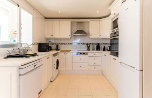 Fantástico Ático Dúplex en Marbella, con vistas al mar y a 300 metros de la playa - Photo 27