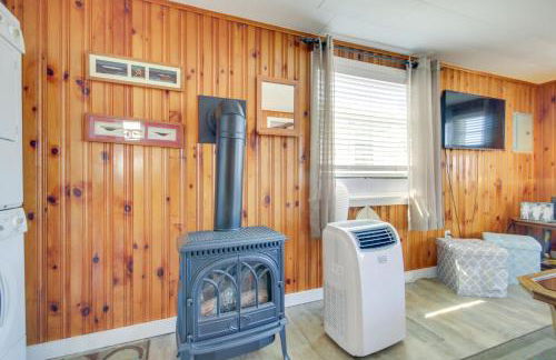 Cozy Hampton Cottage - Walk to Beaches and Marina! - Foto 6