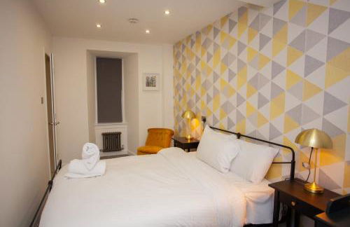 Beautiful 2 Bed Flat with a Private Terrace - Foto 13