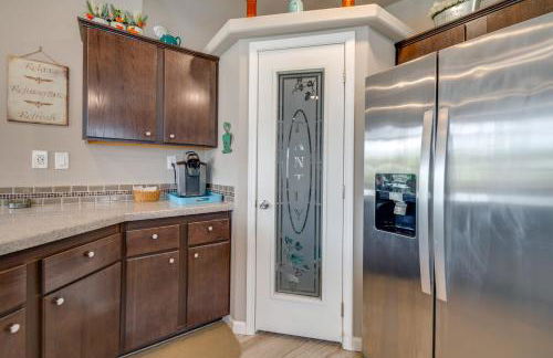 Ocean Shores Retreat with Porch and Canal Views! - Foto 12