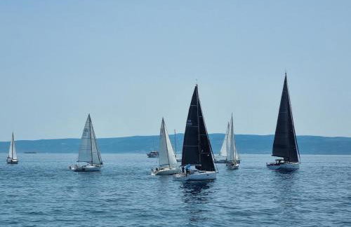 ANGEL BY THE SEA LUXE Apartment - Photo 39