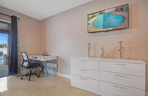 Modern 4 Bedroom -Kosher - Heated Pool - Game Room - Foto 17