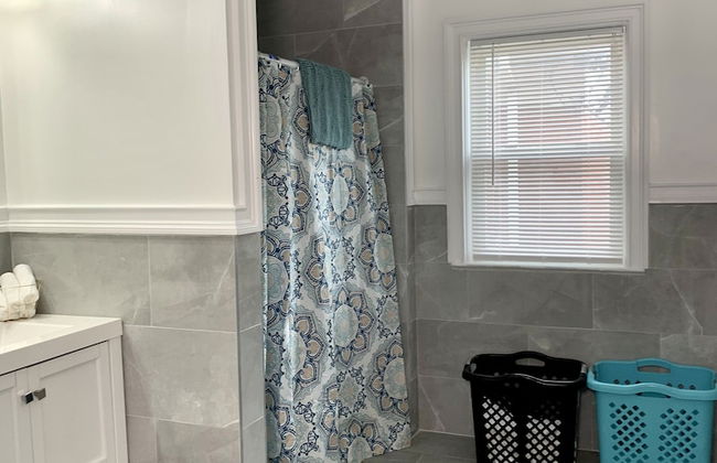 Texas Hold-em Duplex- 3BR Free Parking - Foto 15