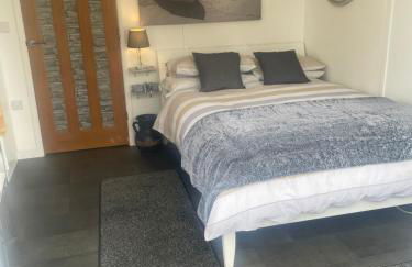 Ningwood Old Station Chalet Ningwood Isle of Wight - Photo 5