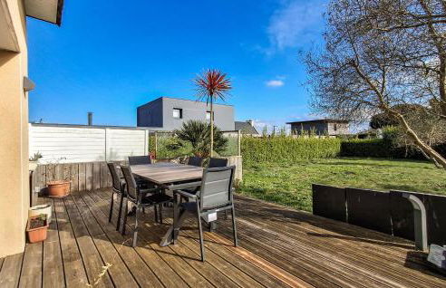 3 Bedroom Lovely Home In Saint-Pabu - Foto 3