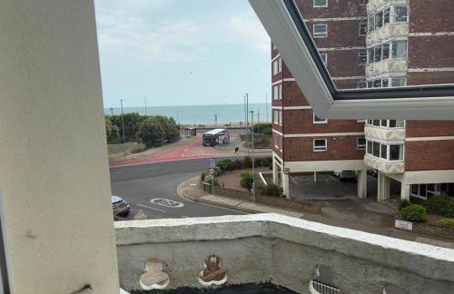 By-the-Beach, Sea view 2 bedroom Loft Studio Apartment & Free Parking - Foto 7