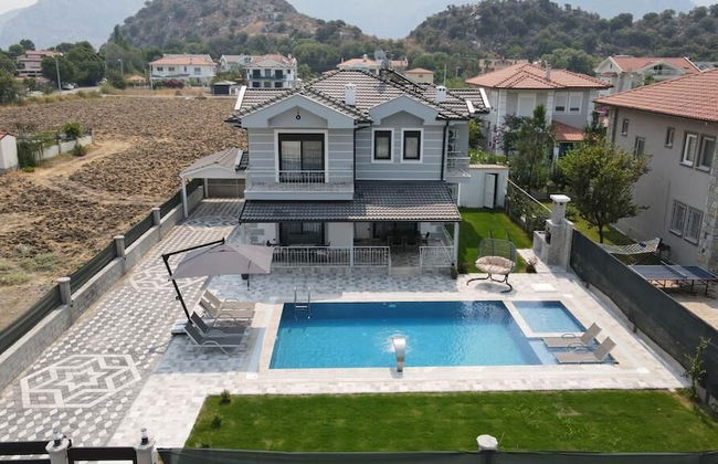 Inviting 4-bed Villa Lina With lux Pool - Photo 12