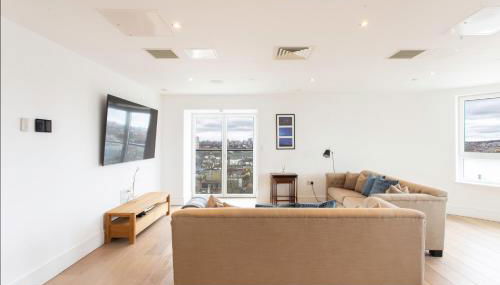 2 Bed 2 Bath Penthouse With Amazing Views with Free Parking - Foto 2