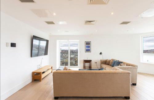 2 Bed 2 Bath Penthouse With Amazing Views with Free Parking - Foto 2