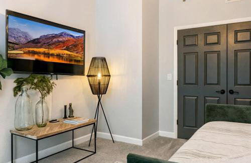 Waterfront Retreat with Spectacular Interior, Jacuzzi and Game Room in NC - Foto 51