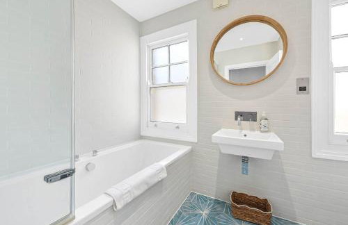 Stunning 3 Bed Victorian House - Idyllic Location - Foto 11